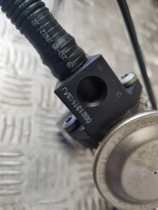 VW Touareg Venttiilit 06E131102B / 06E131101E image 7