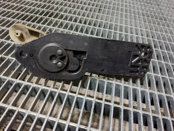Nissan Elgrand 2004 Schiebetürmotor OEM SKE47177 image 4