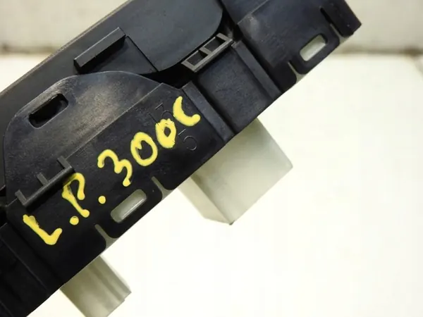 Painel de janela dianteira esquerda Chrysler 300C 04602781AA image 2