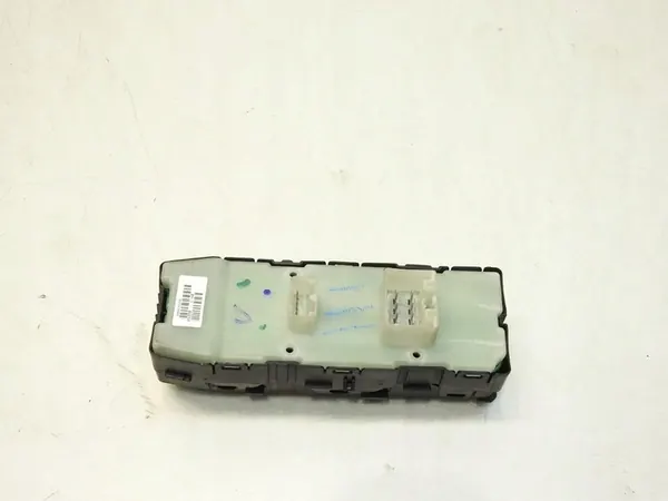 Painel de janela dianteira esquerda Chrysler 300C 04602781AA image 3