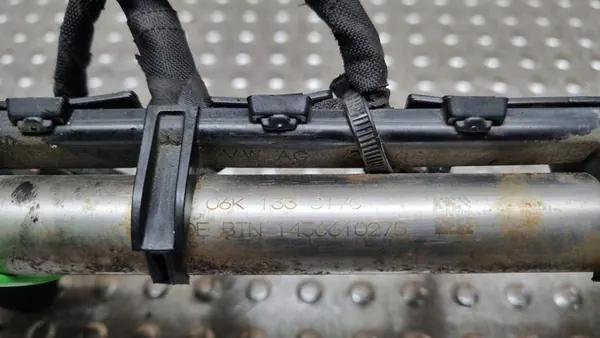 Kraftstoffrail Einspritzdüsen Audi A4 A5 A6 1.8 2.0 TFSI 06K133317C image 3