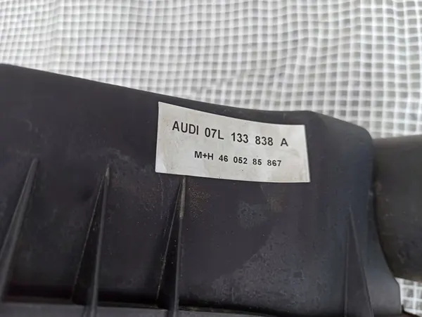 AUDI A8 D3 S8 5.2 FSI V10 Ilmansuodattimen Kotelo 4E0129620D image 4