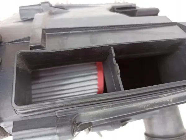 AUDI A8 D3 S8 5.2 FSI V10 Ilmansuodattimen Kotelo 4E0129620D image 5