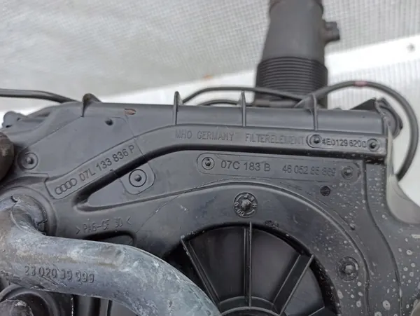 AUDI A8 D3 S8 5.2 FSI V10 Ilmansuodattimen Kotelo 4E0129620D image 6