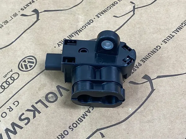 Painesensori VW Touareg 3 III 059906051J image 2