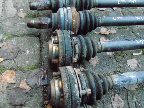 BMW E39 Bakre drivaxel vänster höger 1229141 image 4