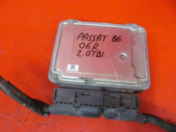 VW Passat B6 2.0 TDI Motorsteuergerät OEM 03G906021MT image 4