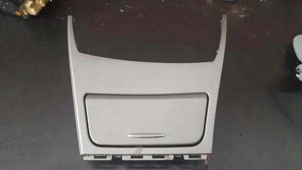 Etutuhkakuppi OEM 712914107 BMW 1-sarja E87:lle image 2