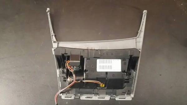 Etutuhkakuppi OEM 712914107 BMW 1-sarja E87:lle image 3