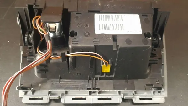 Etutuhkakuppi OEM 712914107 BMW 1-sarja E87:lle image 4