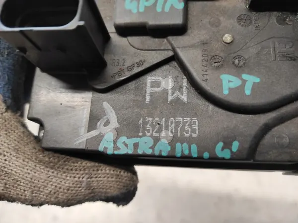 OPEL ASTRA H 3 III 04- Höger Baklås 5PIN image 4