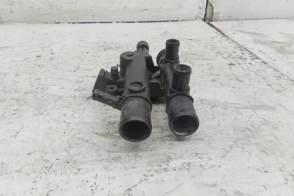 Carcasa de termostato RENAULT MASTER III 8200709149 image 2