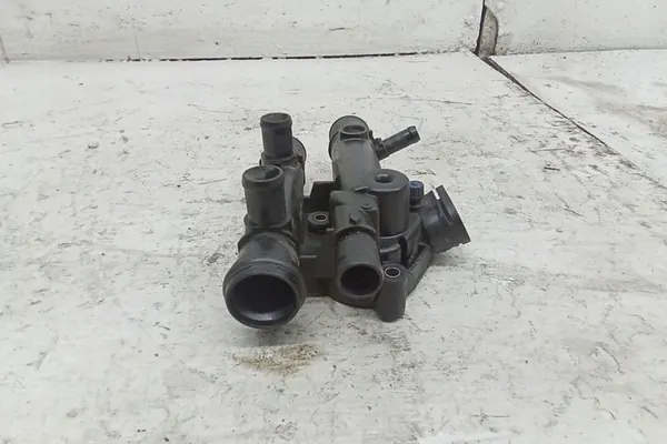 Carcasa de termostato RENAULT MASTER III 8200709149 image 3