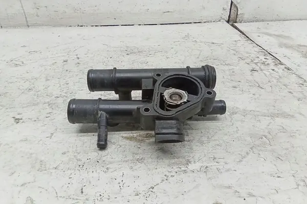 Carcasa de termostato RENAULT MASTER III 8200709149 image 4