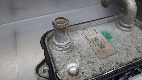 Enfriador de aceite 8677974 Volvo S60 V70 II 2.4B image 3