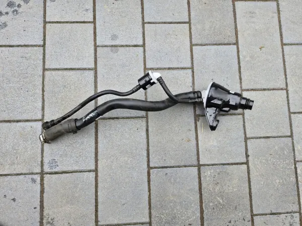 Tubo de llenado AdBlue BMW U11 OEM 8740423 - Usado image 2