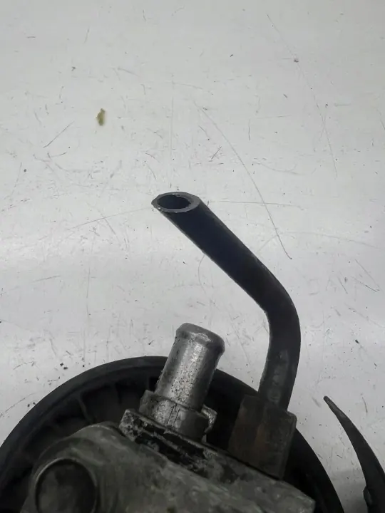 Volvo 2.4 D5 ohjauspumppu OEM 7611332112 image 4