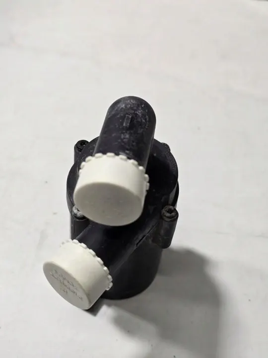 BMW Vattenpump OEM 9019504A för G30 G31 G38 image 3