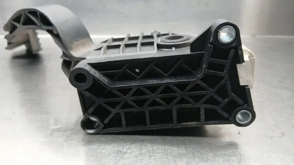 Kaasupotentiometri OEM 13305804 Opel Corsa D:lle image 6