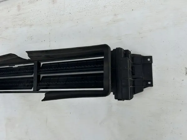Hyundai Kona EV ilmaohjausverho OEM 86950K4AA0 image 5