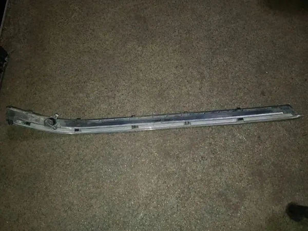 BMW E39 Touring Puskuriliuska OEM 51128184512 Oikea Taka image 4
