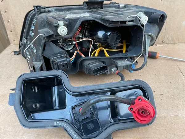 AUDI A6 C5 Xenon Scheinwerfer Rechts 4B0941030Q image 4