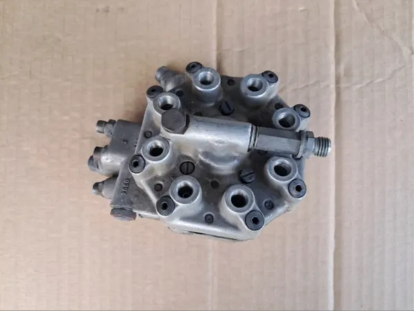 Distribuidor de combustível OEM 0438100111 Mercedes W126 image 2