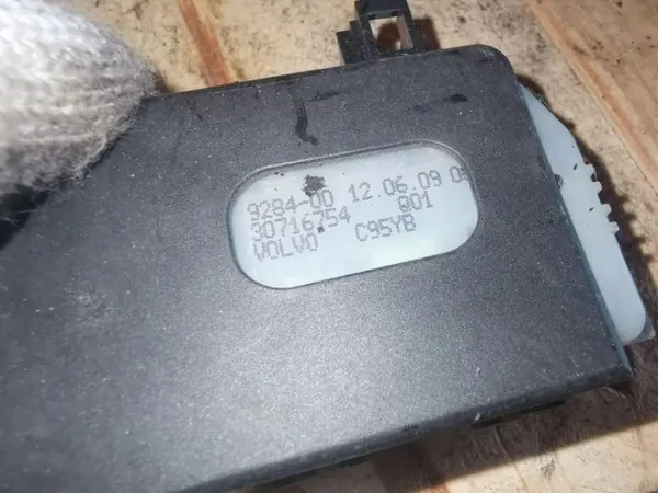 Tankdeckel mit Schloss OEM 30716754 für Volvo V50 image 3