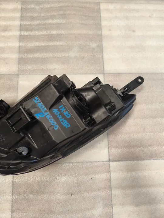 Faros derecho Hyundai IX20 2010-2019 OEM 921021K000 image 10