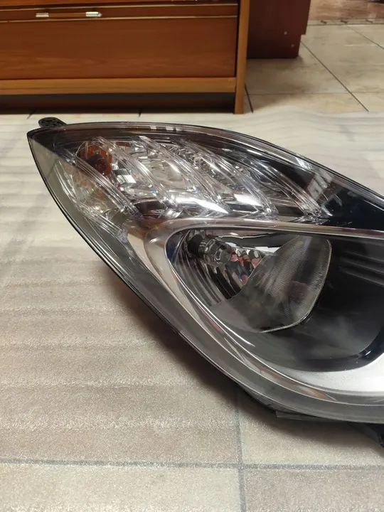 Faros derecho Hyundai IX20 2010-2019 OEM 921021K000 image 2