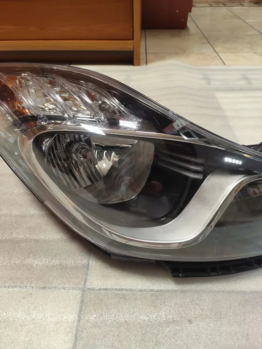 Faros derecho Hyundai IX20 2010-2019 OEM 921021K000 image 3