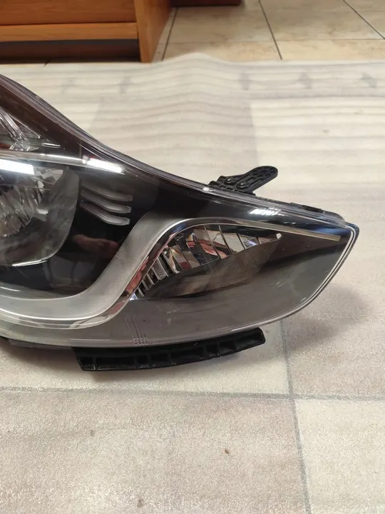 Faros derecho Hyundai IX20 2010-2019 OEM 921021K000 image 4
