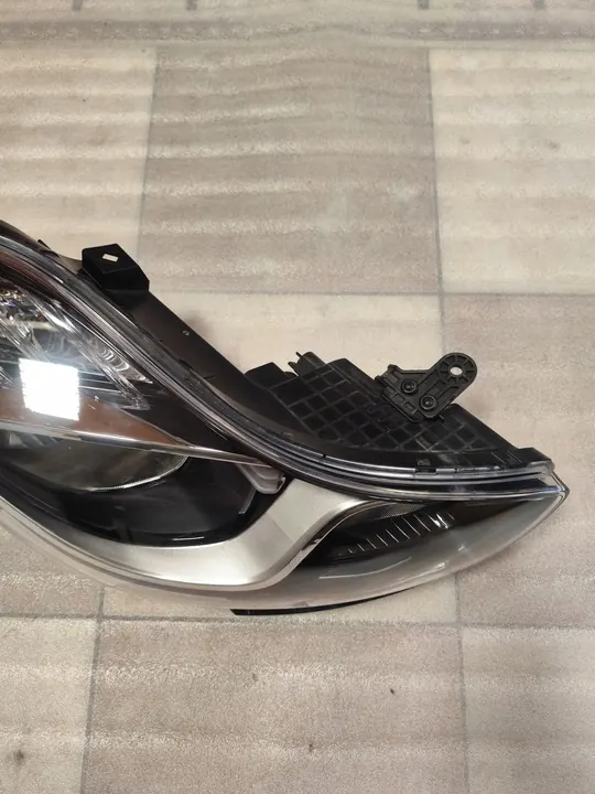Faros derecho Hyundai IX20 2010-2019 OEM 921021K000 image 6