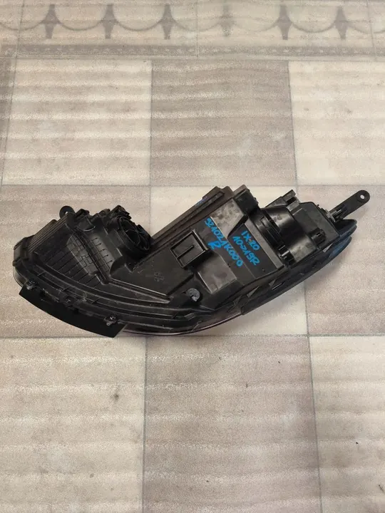 Faros derecho Hyundai IX20 2010-2019 OEM 921021K000 image 7