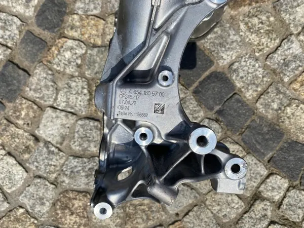 Mercedes Oljefilterbas OEM 6541800265 - Begagnad image 4