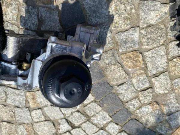 Mercedes Oljefilterbas OEM 6541800265 - Begagnad image 5