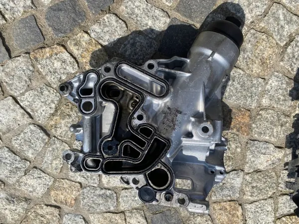 Mercedes Oljefilterbas OEM 6541800265 - Begagnad image 6