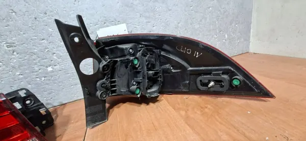 Phares arrière gauche Renault Clio IV Break OEM 285551445R image 3