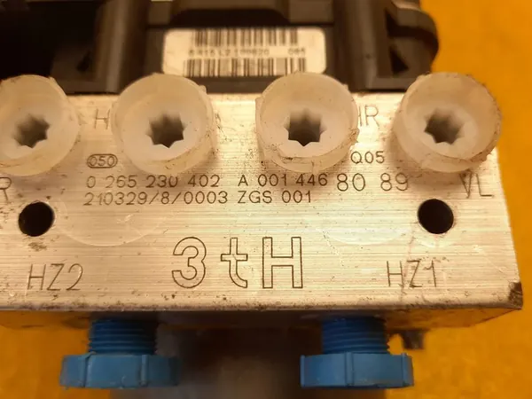 Mercedes-Benz Sprinter ABS-pomp A0014468089 image 5