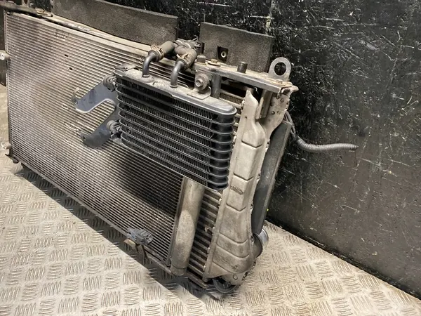 Toyota AVENSIS 2012 Enfriador de aire image 3