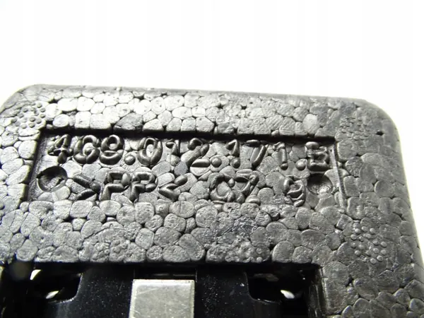 Audi A6 C7 Grillfäste OEM 4G9012171B - Begagnad image 4