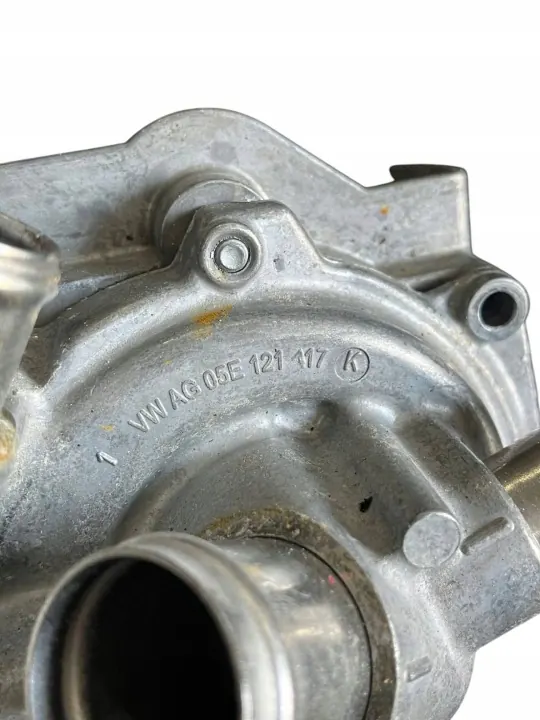 Vesipumppu OEM 05E121117K VW Golf VII:lle image 3