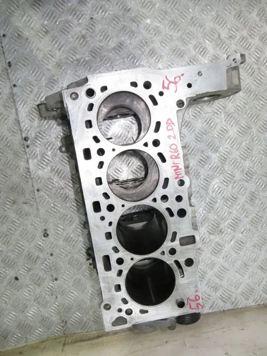 BMW Moottorilohko N47C20A X1 F48 2.0D:lle image 2