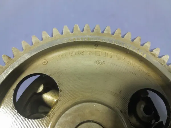 Pompe à huile Mercedes OEM 6511811801 pour GLA W156 image 3