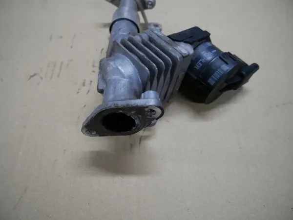 BMW E60 E61 E81 E82 E87 E90 E91 E92 E93 N43 Válvula AGR 7563241 image 3