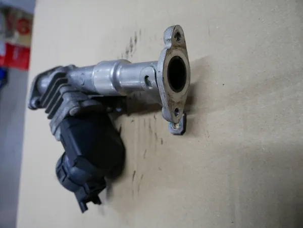 BMW E60 E61 E81 E82 E87 E90 E91 E92 E93 N43 Válvula AGR 7563241 image 4