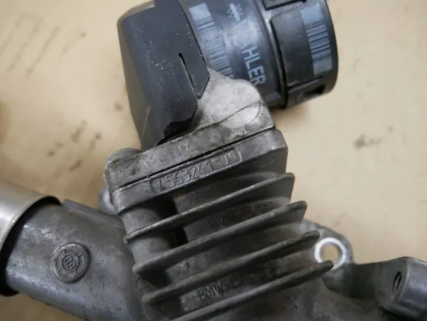 BMW E60 E61 E81 E82 E87 E90 E91 E92 E93 N43 Válvula AGR 7563241 image 6