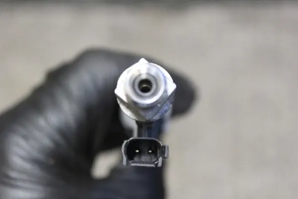 BMW F10 F20 2.0 Injektor 4804346 image 6