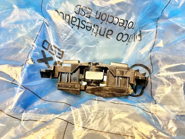 Mecanismo de bloqueio do armazenamento central BMW E65 image 4