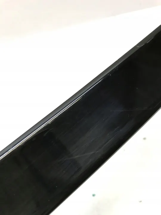 Spoiler arrière BMW OE 8064738 - État utilisé image 4